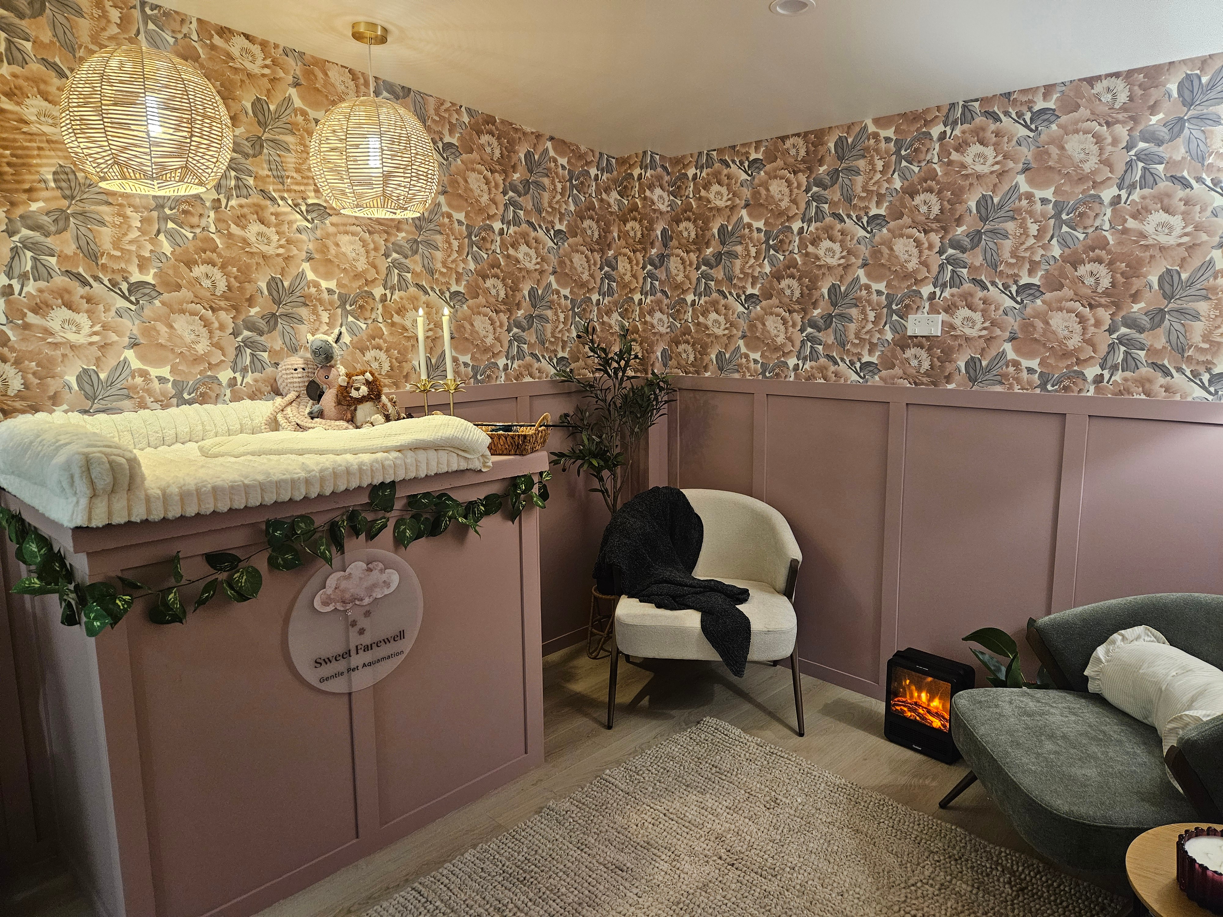 Wide view of the welcoming FAREWELL Room